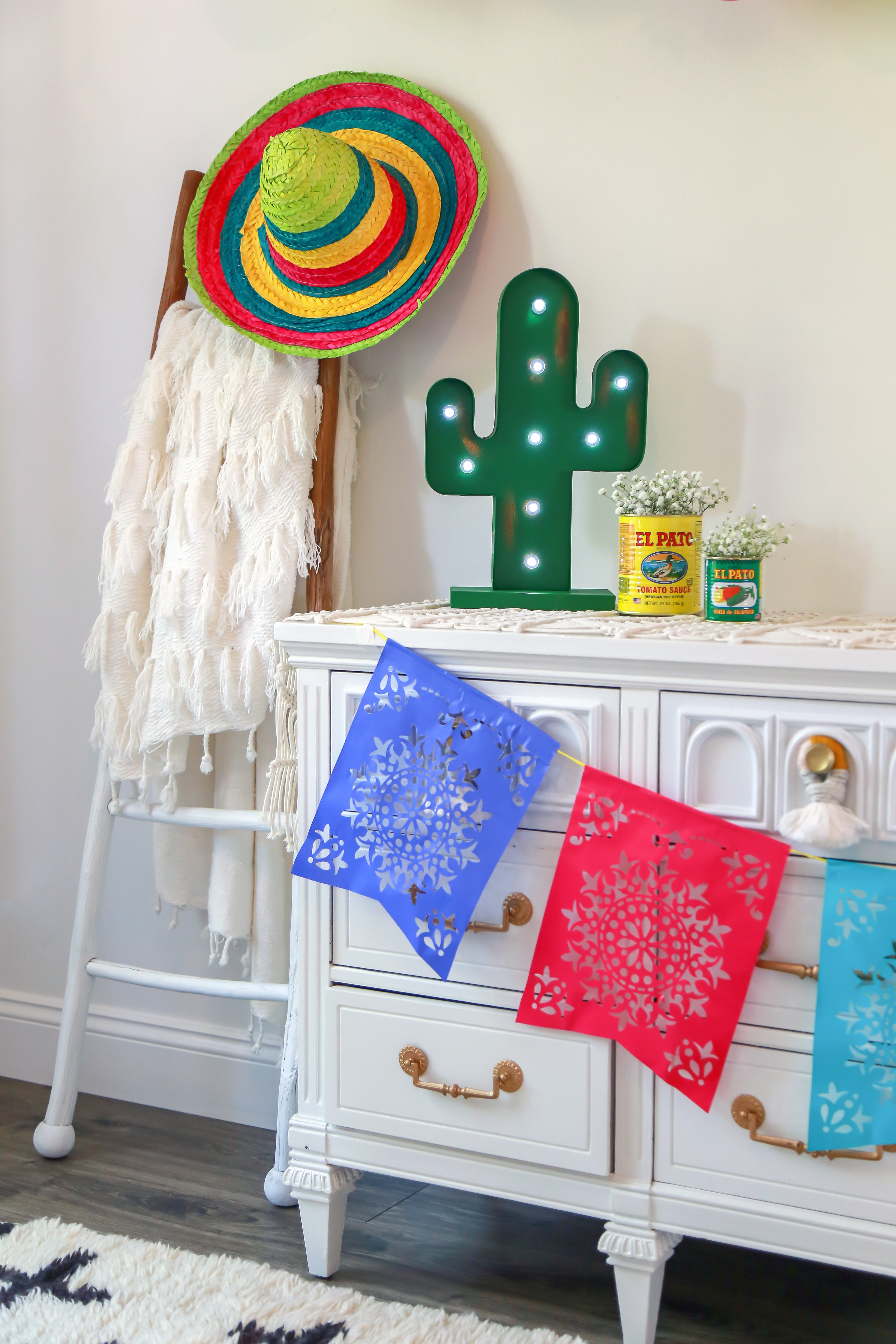 cactus and sombrero decor, fiesta inspiration 