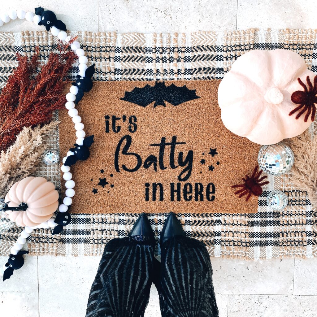 How to Make a Cute Painted Ghost Halloween Doormat For $10!